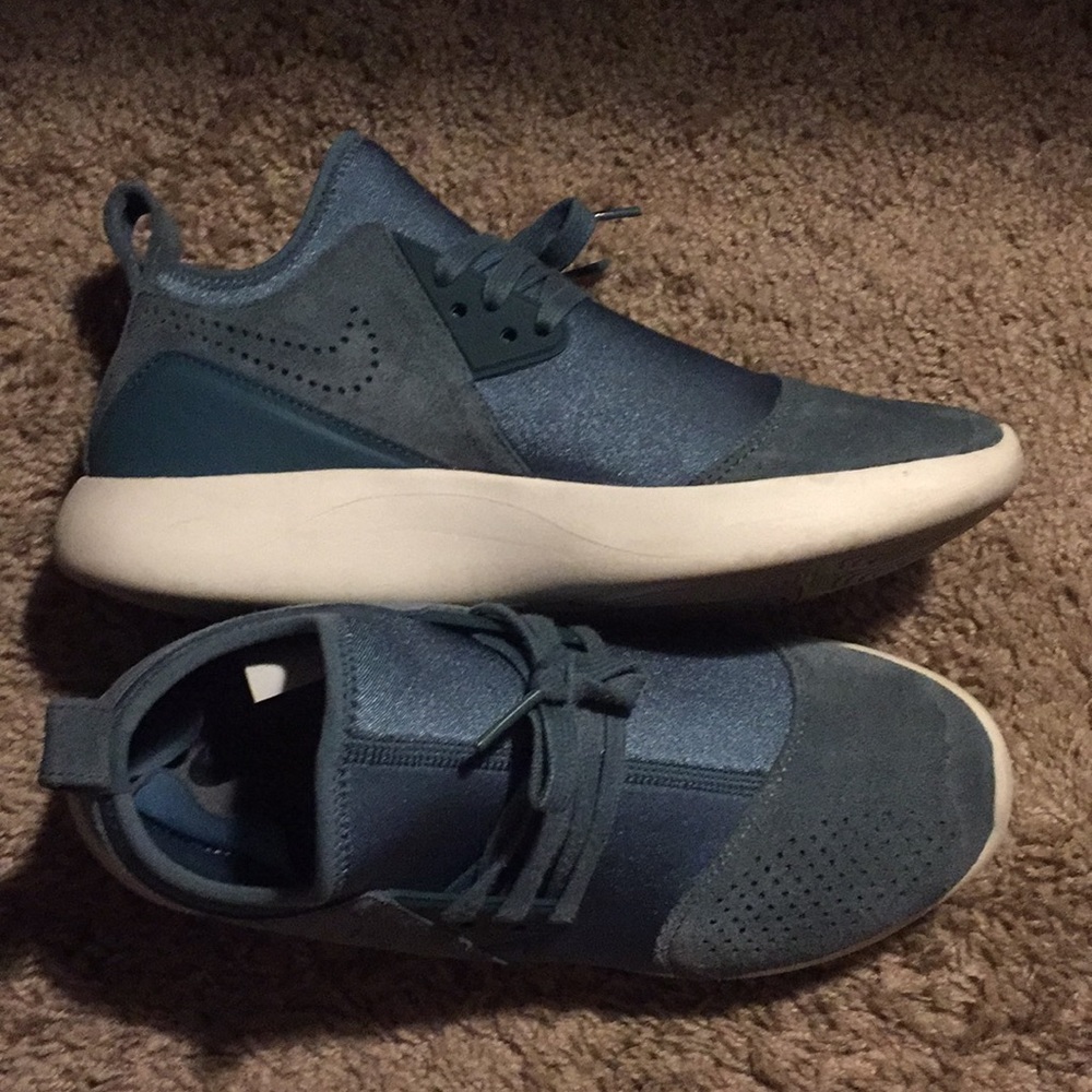 Women’s NIKE lunarcharge premium sneakers